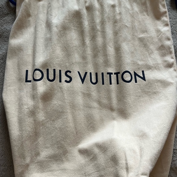 Louis Vuitton Locke Backpack Noir - Picture 7 of 7